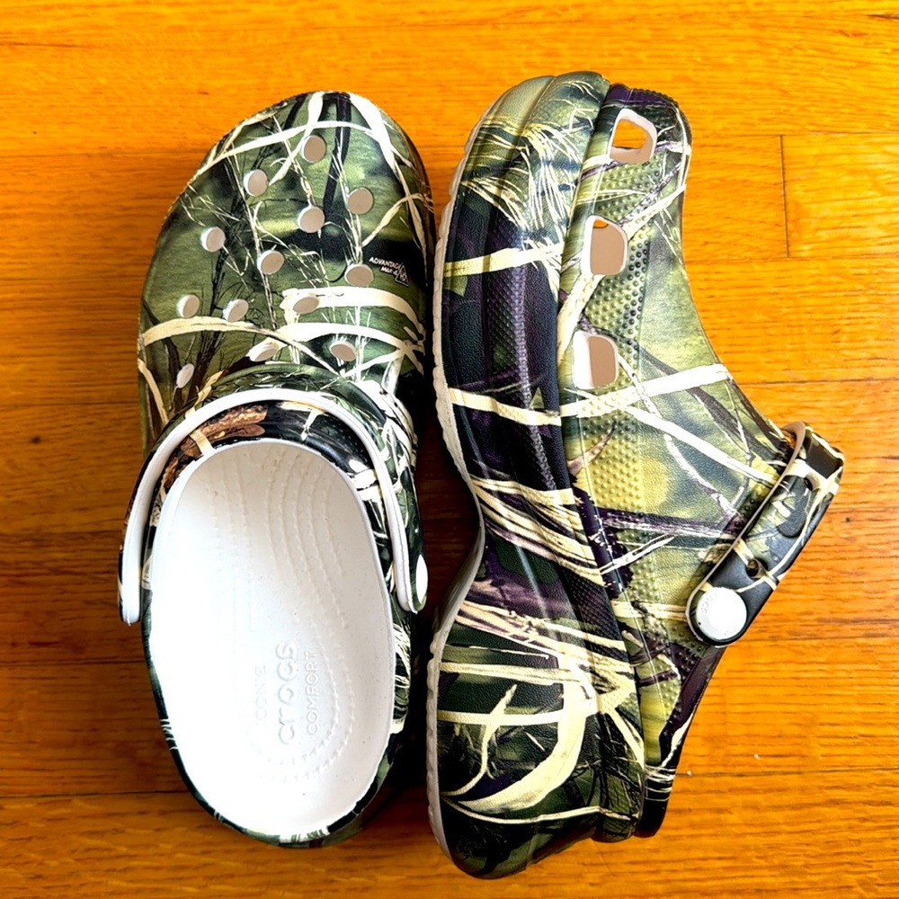 Platform Women’s Realtree Crocs (rare) size 7